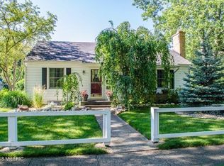 1404 Vassar Dr, Kalamazoo, MI 49001