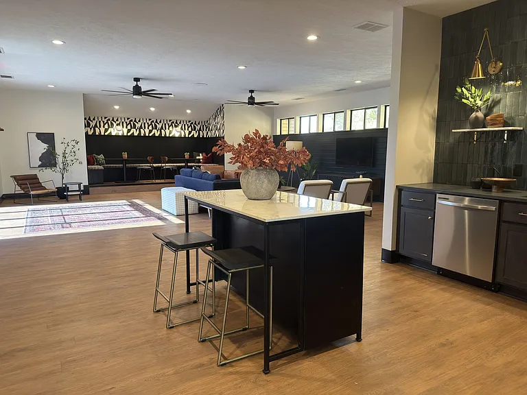 Sugarbush Apartments — Photo 14