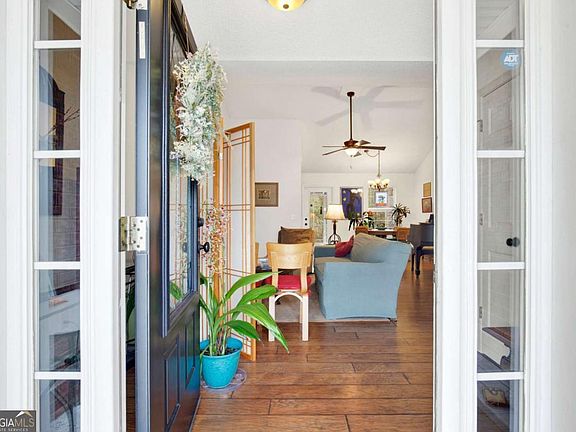 4th image of 120 Four Oaks Ct