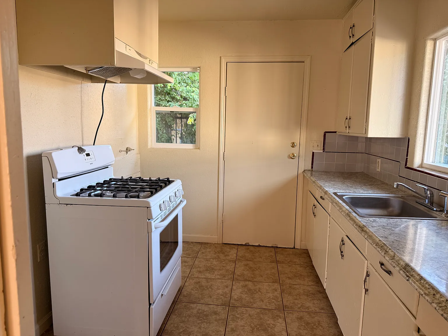 4 bed, 2490 sqft, $1,300 — Photo 2