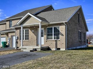 73 Meadowcreek Dr, Chambersburg, PA 17202