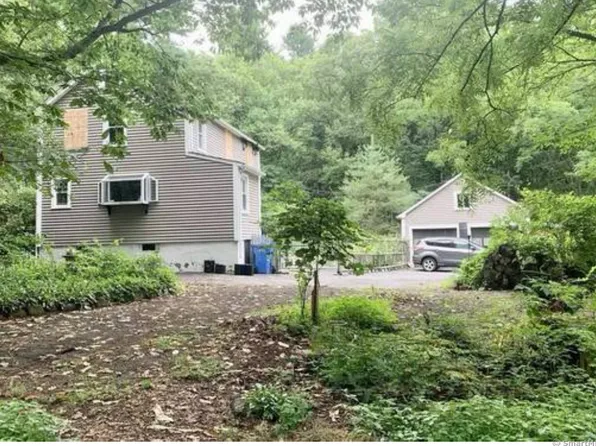 1020 Wintergreen Avenue, Hamden, CT 06514