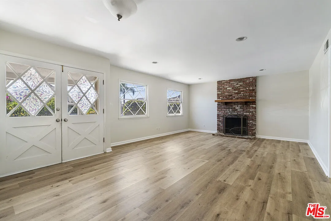 4 bed, 3.0 bath, 1934 sqft, $5,500 — Photo 3