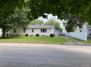 417 E Union St, Nokomis, IL 62075