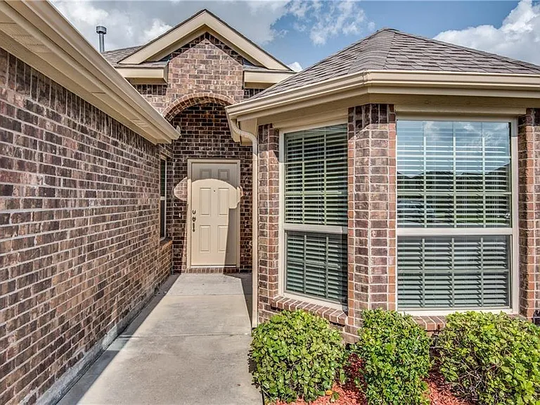 429 Roger Graves Cir — Photo 1