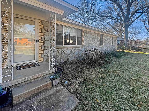 2nd image of 701 Eastwood Dr
