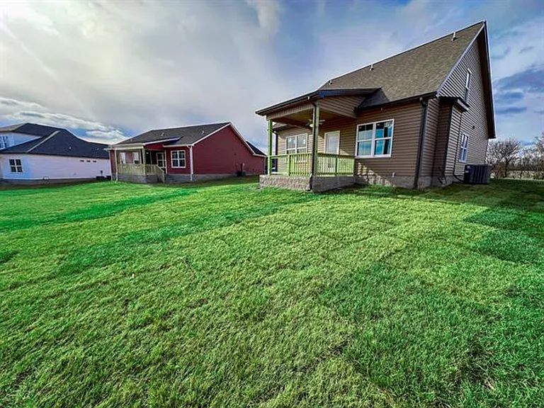 525 Herman Dr — Photo 17
