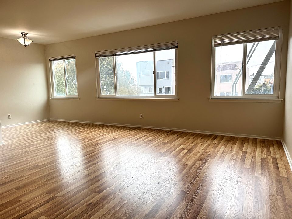 Bright living room and breakfast nook