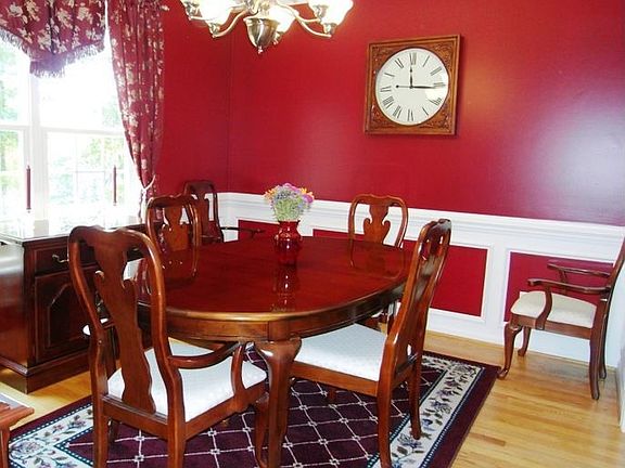 FORMAL DINING