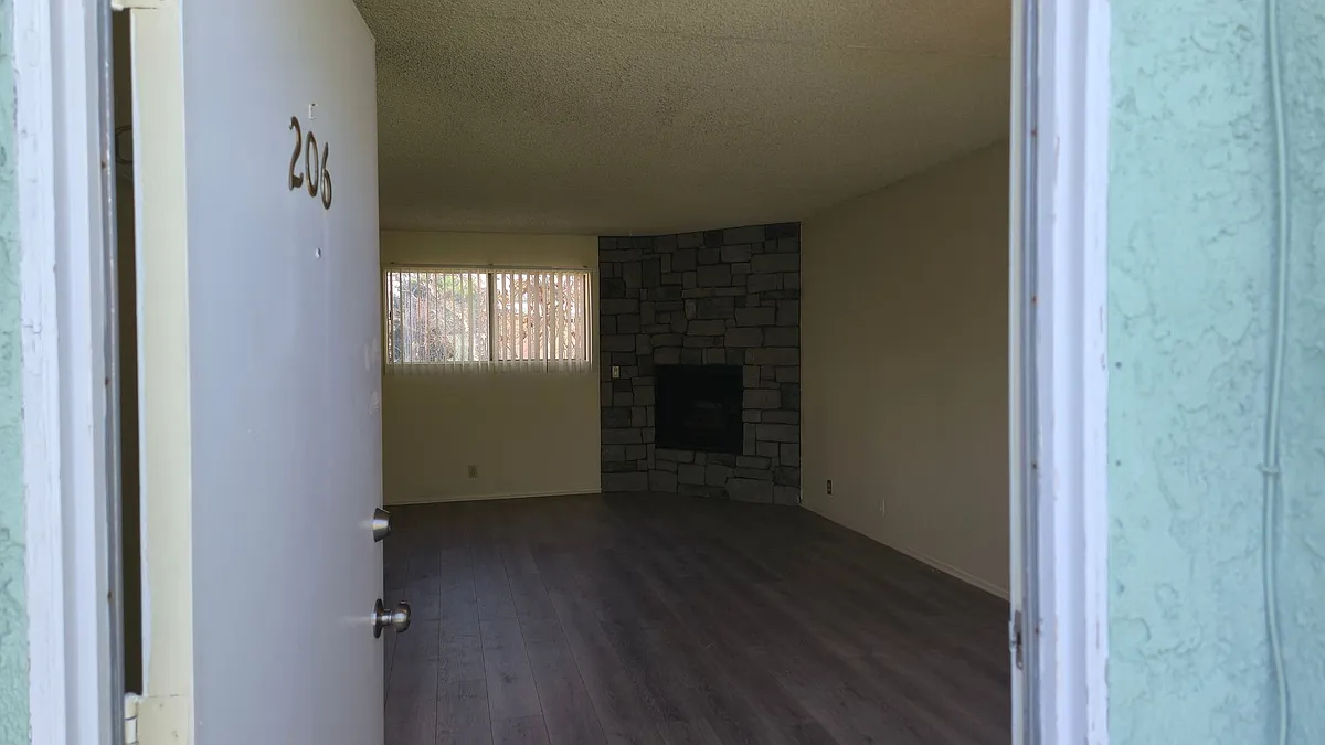 Building Photo - 11184Hust