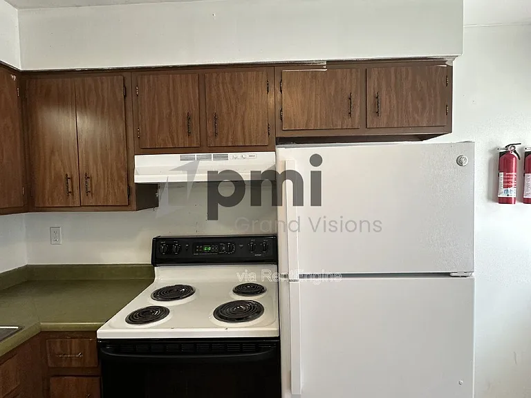 1612 University Dr — Photo 2