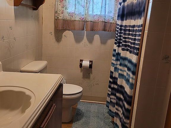 Main bathroom