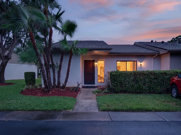 320 Michaels Cir — Photo 3