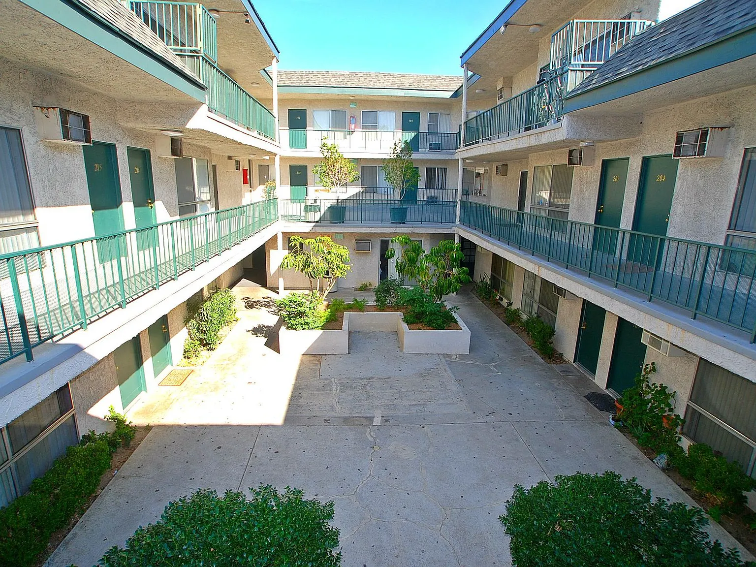 Saticoy Apartments...Nice comfortable living...Near Pierce College! CALL NOW! — Photo 2
