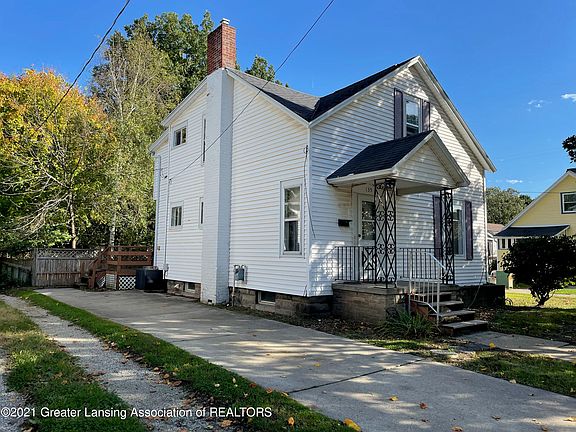 2nd image of 135 Pearl St