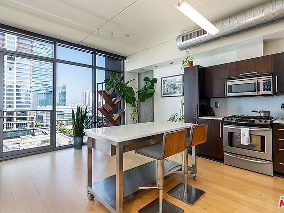 5th image of 1100 S Hope St APT 1110
