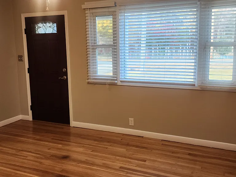 111 Brookwood Cir — Photo 4
