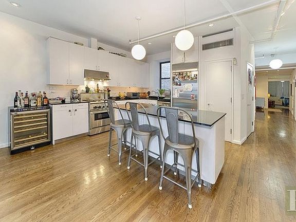 4th image of 12-14 W 18th St APT 8E