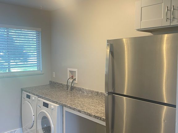 2nd image of 4564 Everett St