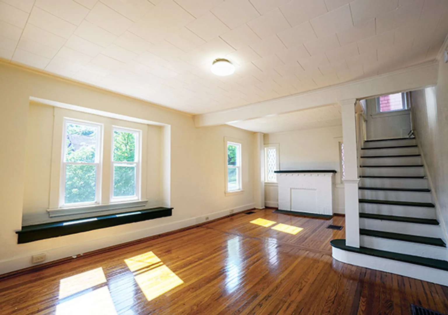 948 Ackerman - Available 6/1/2027 Charming Home With Private Back Yard — Photo 4