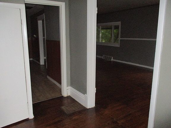 3rd image of 320 Palmer St NE