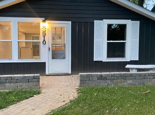 3910 Elmhurst Rd, Waterford, MI 48328