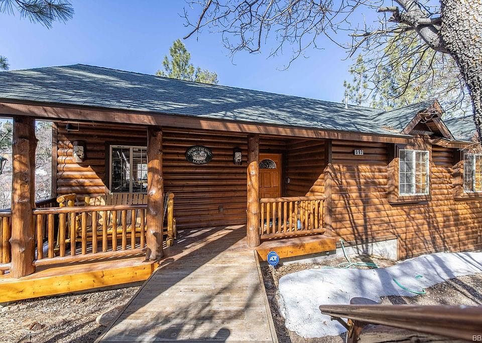 1st image of 592 Villa Grove Ave