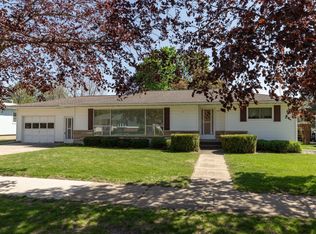 505 1st St SE, Hayfield, MN 55940