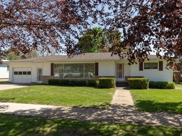 505 1st St SE, Hayfield, MN 55940