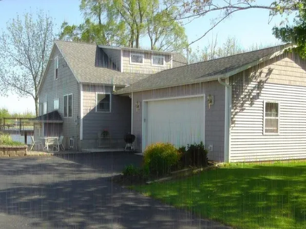 307 Salmon Creek Dr, Hilton, NY 14468