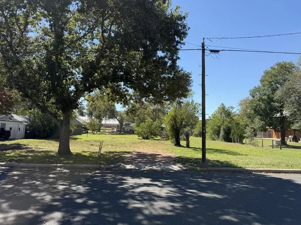 211 W Centre St, Fredericksburg, TX 78624