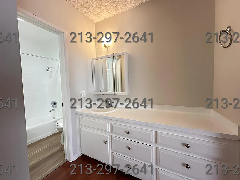 1154 N Gower St #20 — Photo 6