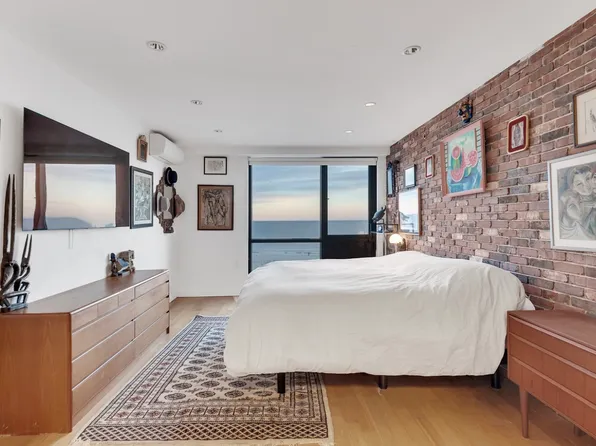 91-16 Shore Front Parkway image 5 of 9