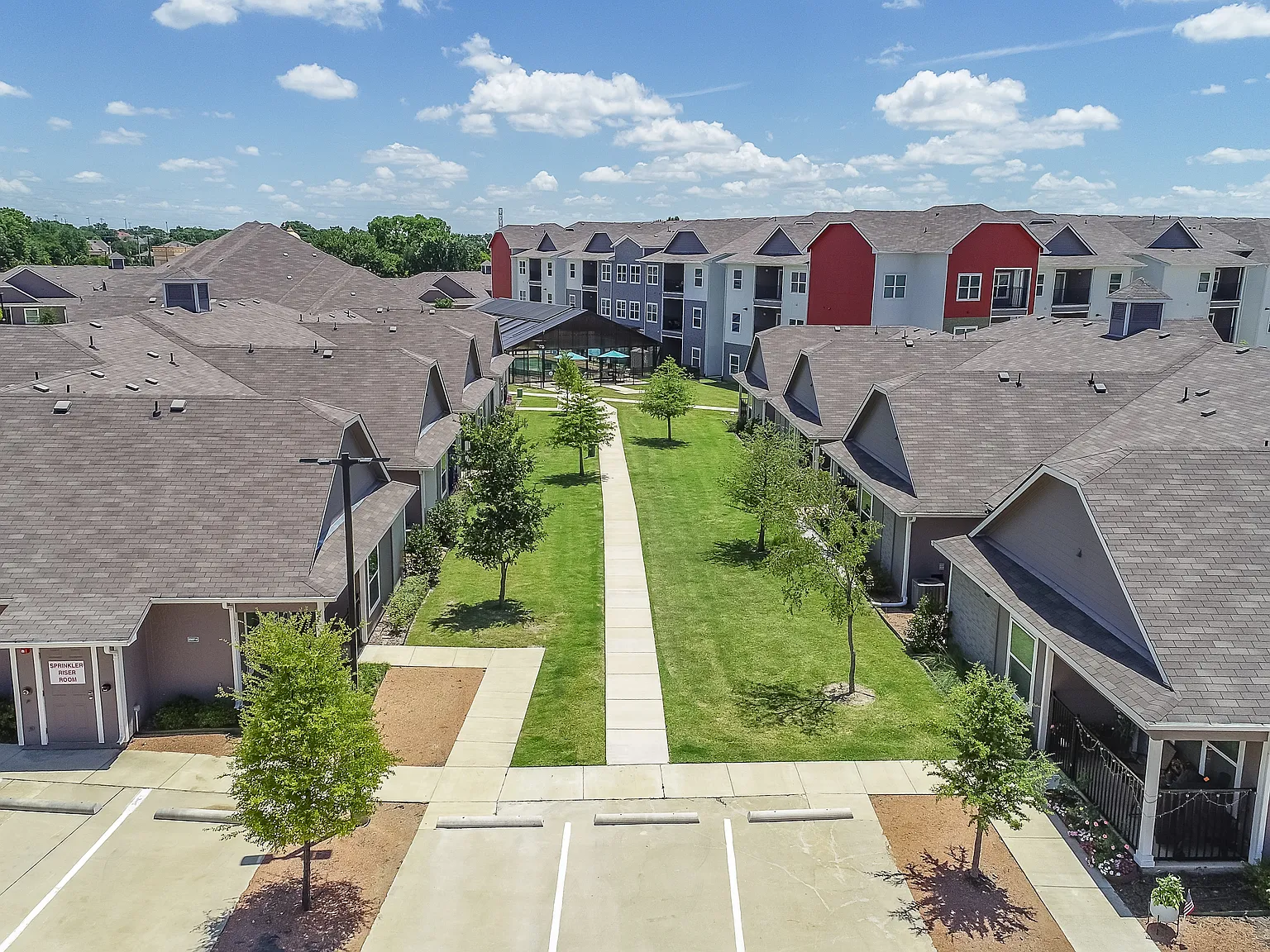 Park Residences Plano 55+ Cottages & Apartments — Photo 3