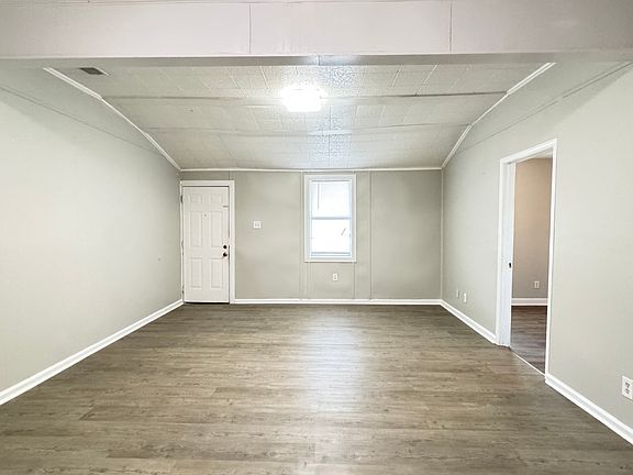 3rd image of 500 Willow Ave