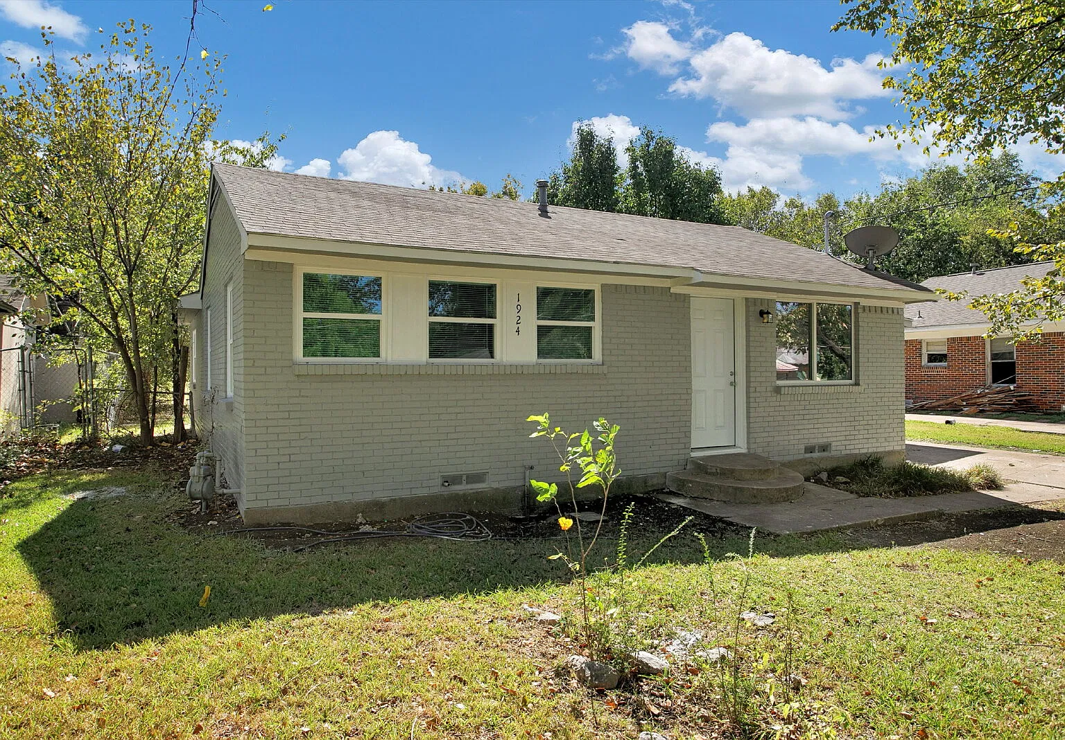 4 bed, 2.0 bath, 1280 sqft, $1,800 — Photo 2