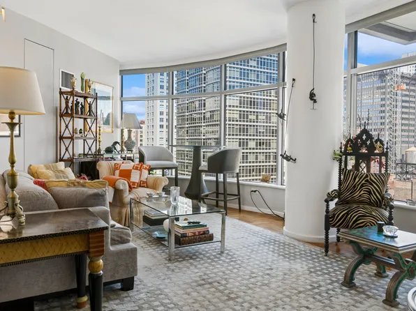 250 East 54th Street image 1 of 13