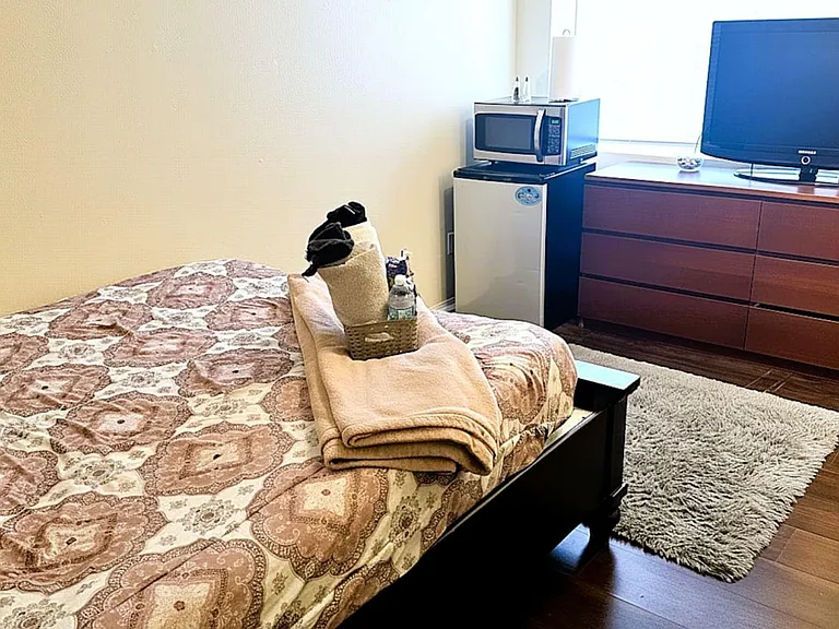 Queen bed