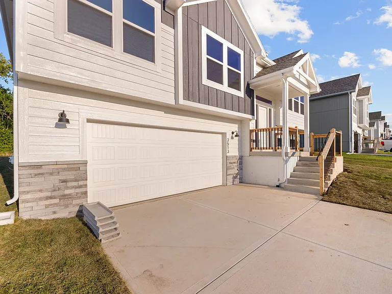3513 SE Corbin Dr — Photo 3