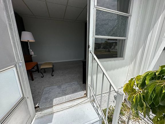 5th image of 813 Allamanda Cir