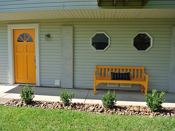 Inviting front door.