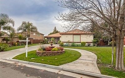 Gorgeous Curb Appeal!