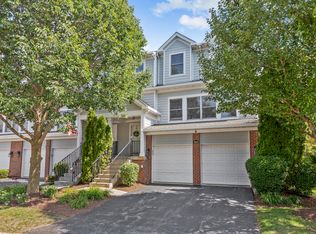9039 Falcon Greens Dr, Crystal Lake, IL 60014
