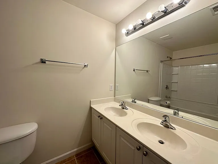 1548 Liberty Pkwy NW — Photo 2