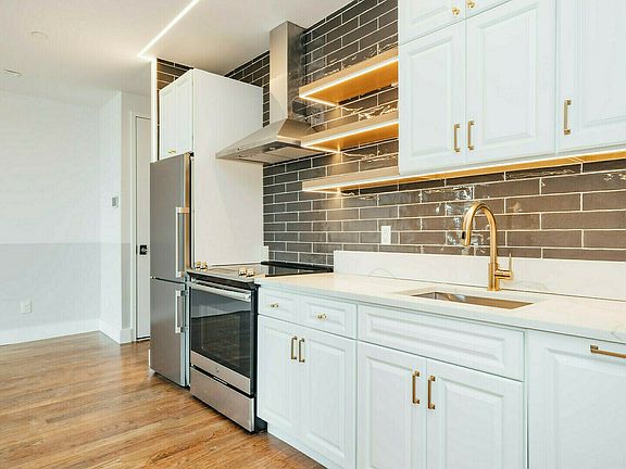 2nd image of 115 Stanwix St #442