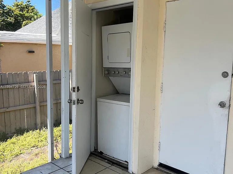 109 SW 1st Ave — Photo 18