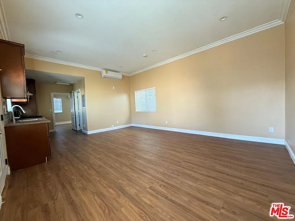 1 bed, 1.0 bath, 800 sqft, $2,000 — Photo 2