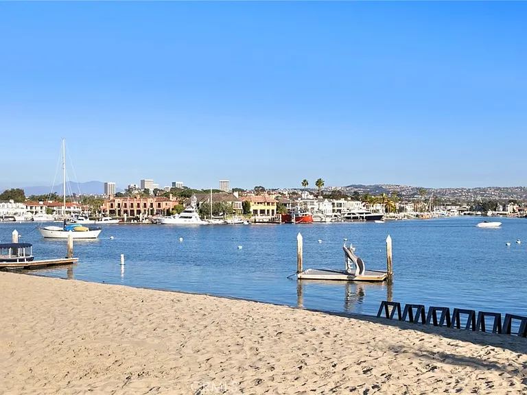 2572 Bayshore Dr — Photo 50