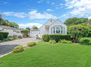 120 Winganhauppauge Rd, Islip, NY 11751