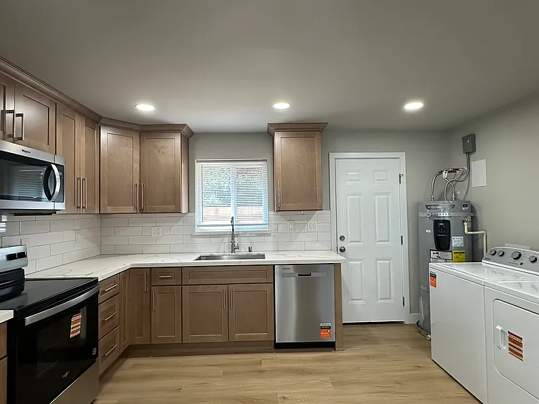 Fully updated kitchen. New appliances, with washer/dryer in-unit.